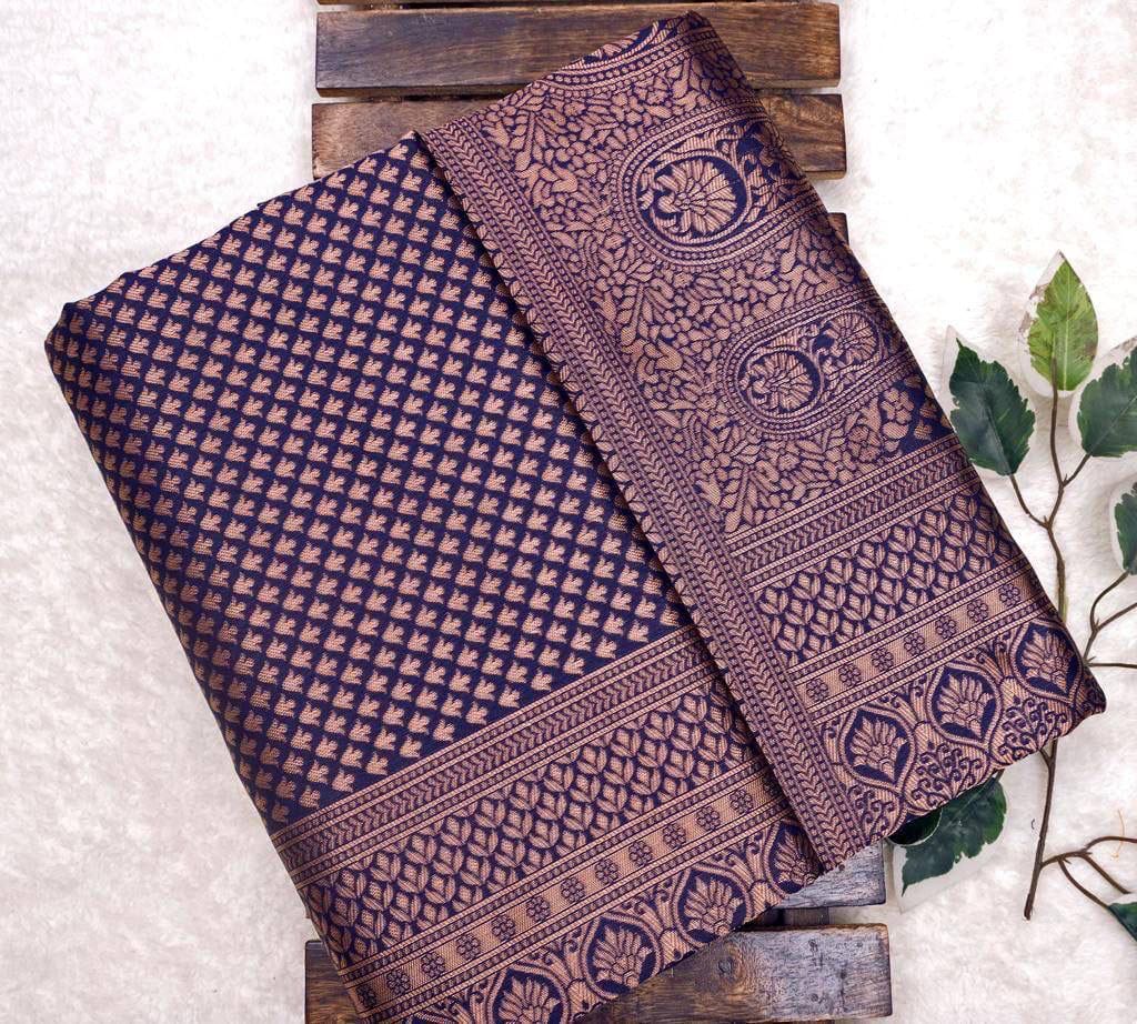 Sari en soie orné de magnifiques motifs traditionnels