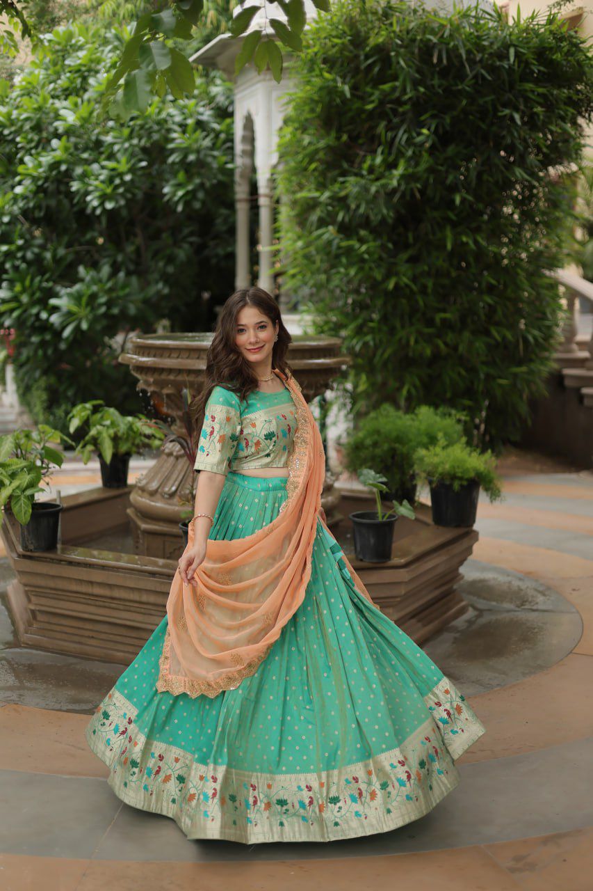 Lehenga tendance en Cosmos Jequard
