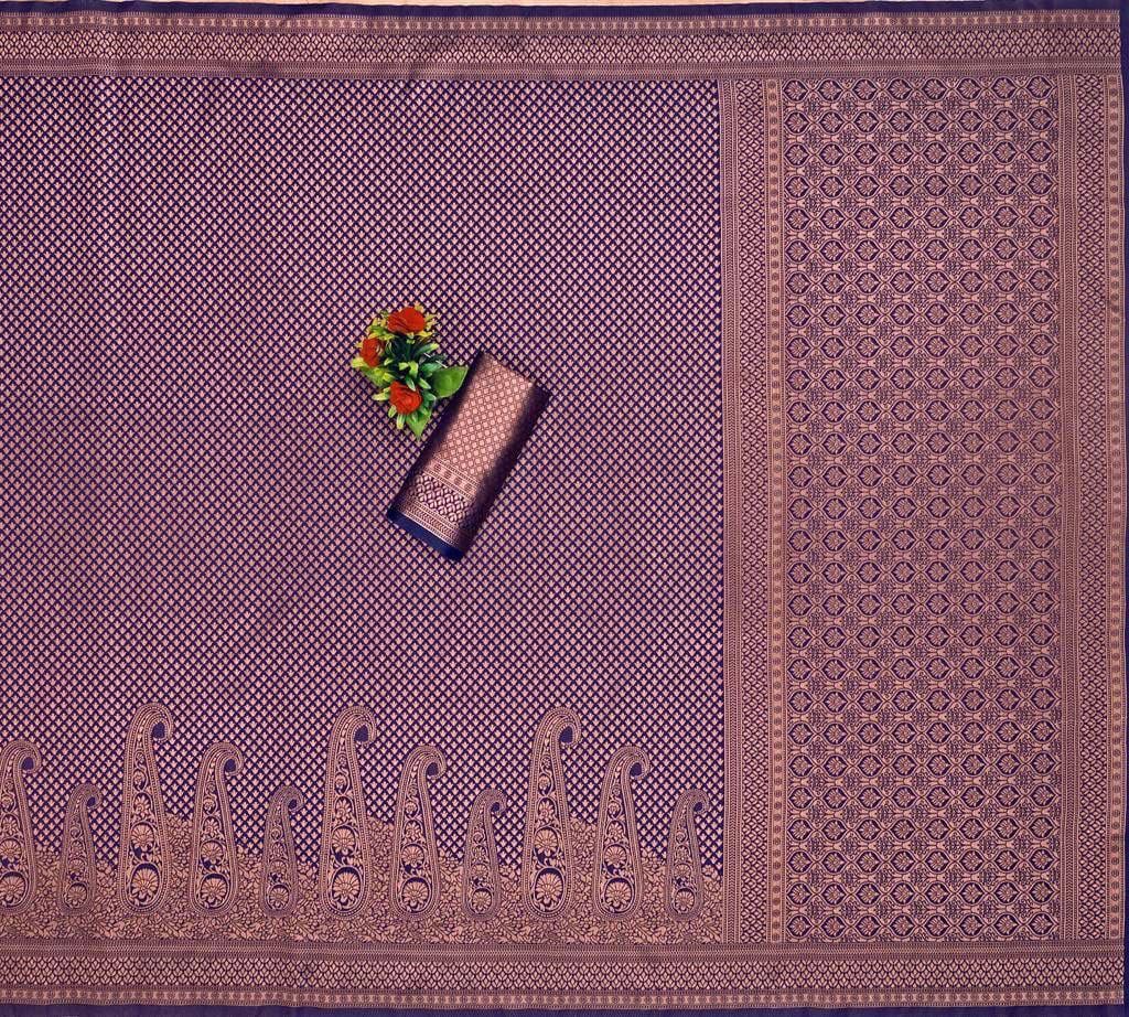 Sari en soie orné de magnifiques motifs traditionnels