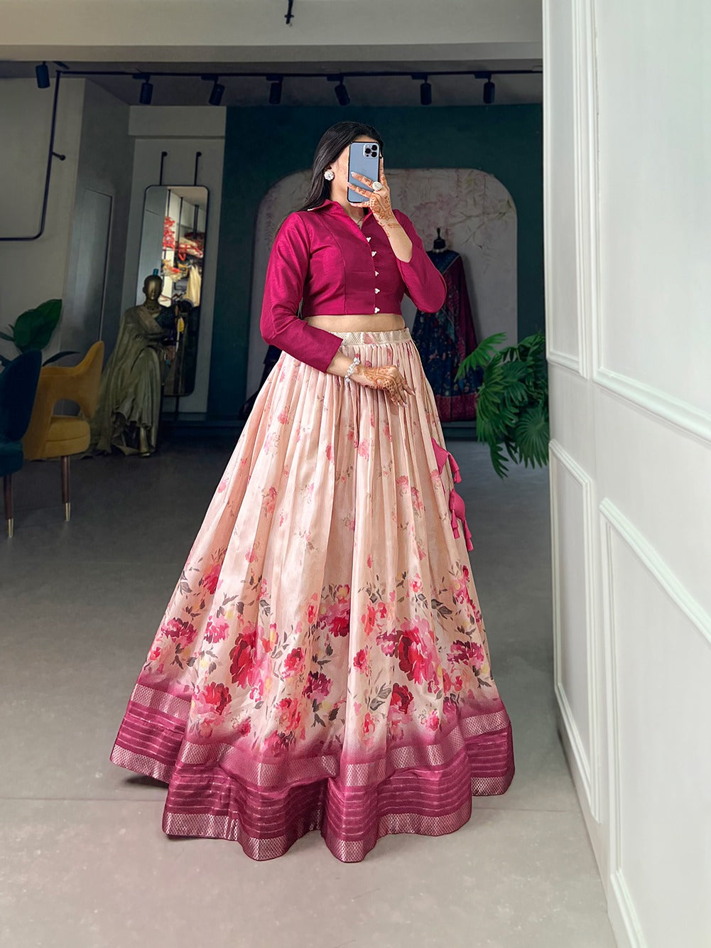 Lehenga en soie Dola