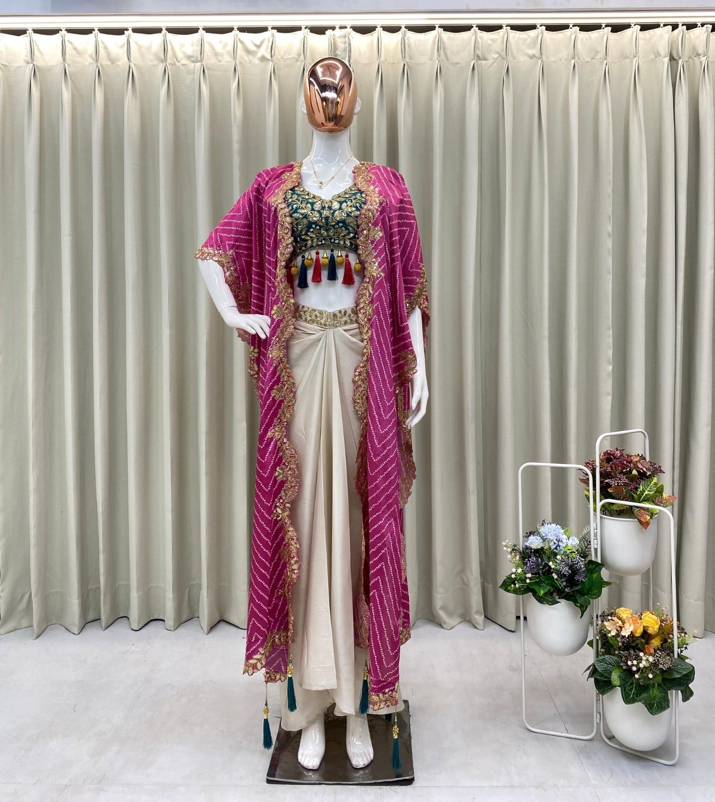 Lehenga soie Monobloc avec broderie et Latkan