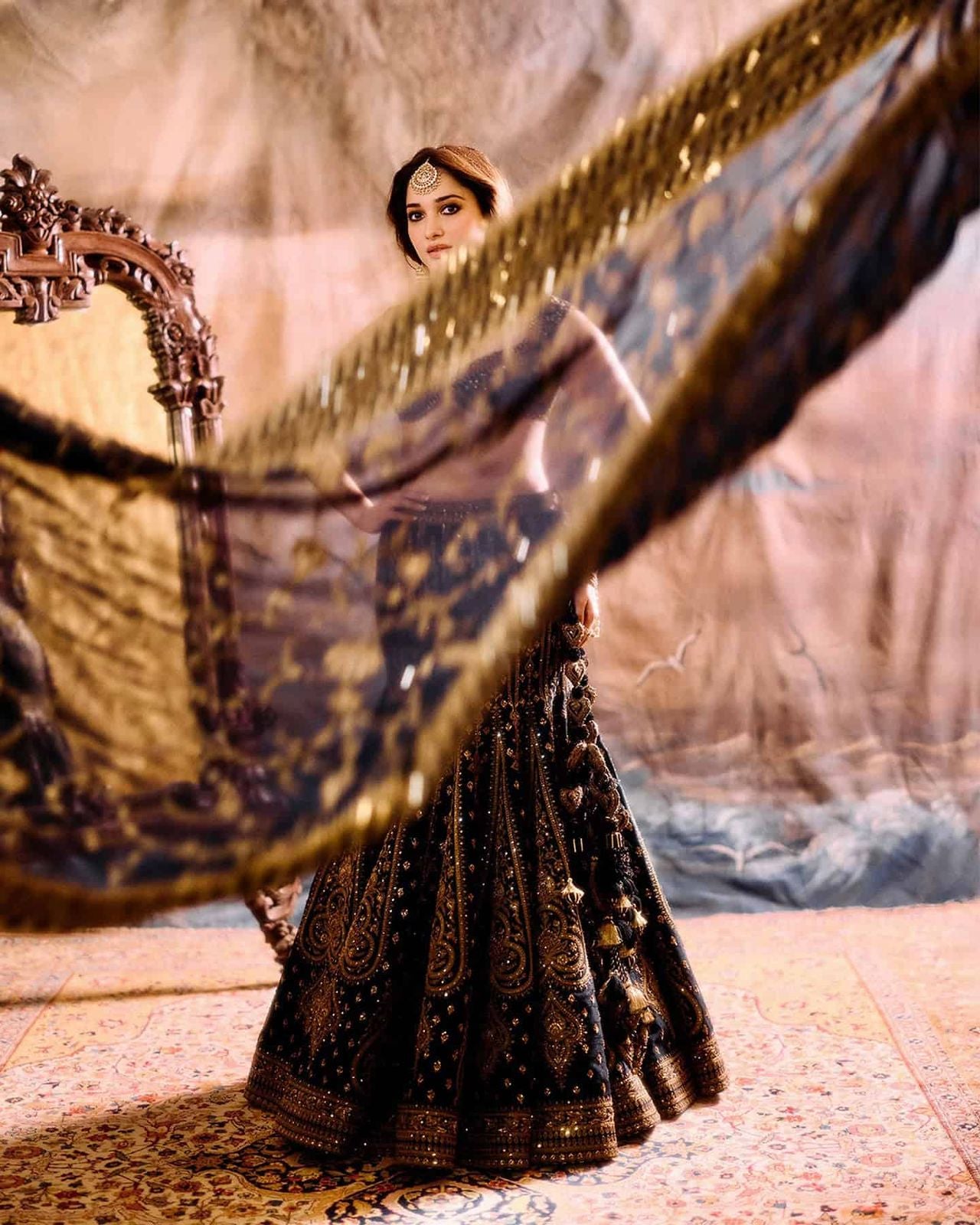 Lehenga en soie Jalpari avec broderie