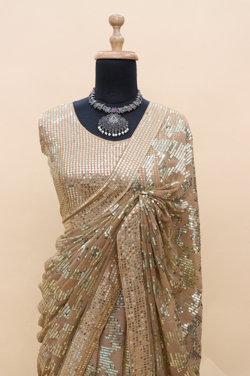 Sari de créateur avec broderie