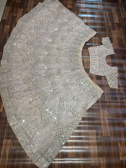 Lehenga Résille premium ornée de magnifiques paillettes épaisses
