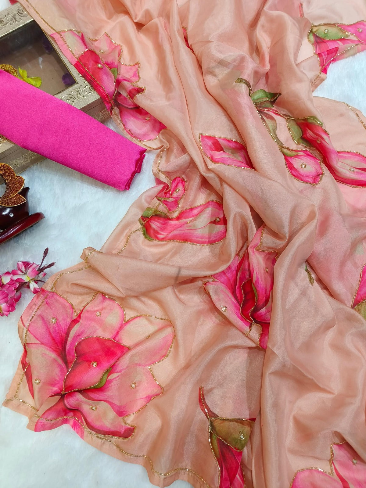 Sari floral fait à la main