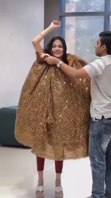 சீக்வின் எம்பிராய்டரி லெஹங்கா