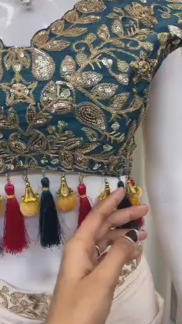 Lehenga soie Monobloc avec broderie et Latkan