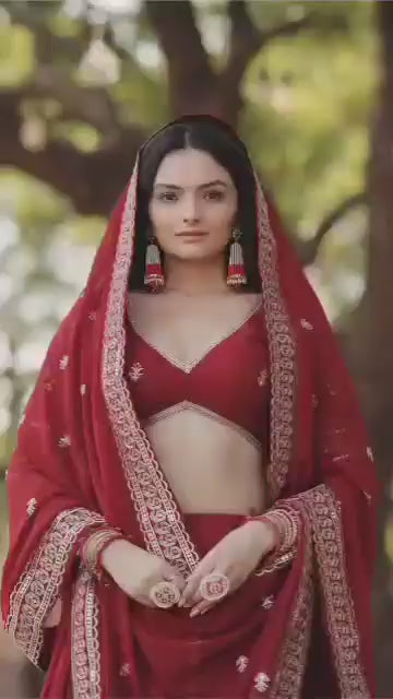எம்பிராய்டரி பர்கண்டி ஜார்ஜெட்டில் நவநாகரீக லெஹங்கா
