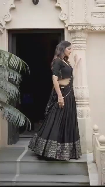 சுத்தமான சந்தேரியில் லெஹங்கா