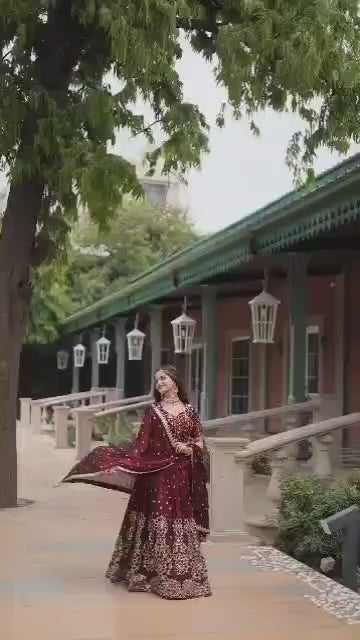 Lehenga en soie Rangoli avec paillettes