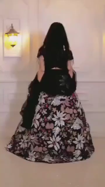 Lehenga évasé de 4 mètres à doubles sequins